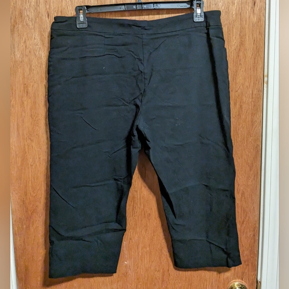 Time and Tru Black Dressy Capris, Size XXL - Picture 2 of 3